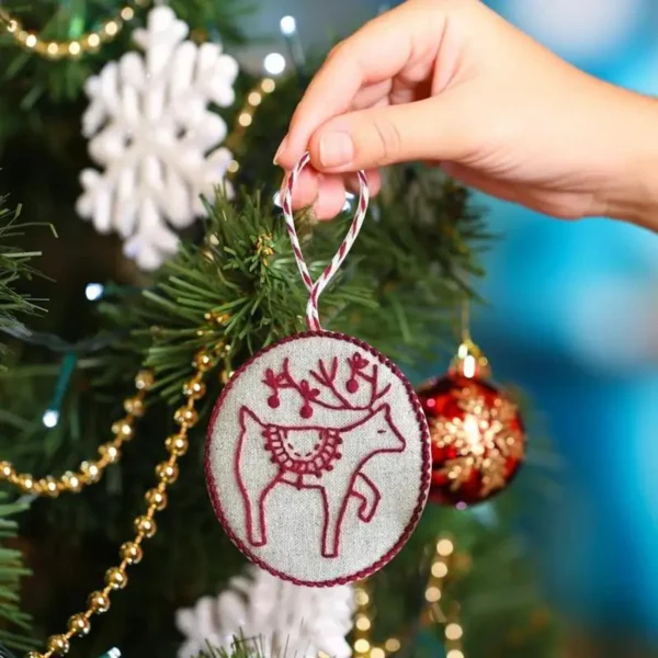 Embroidery Kits: Christmas Needlepoint Set - Image 3