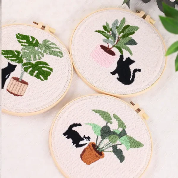 Embroidery Kits: Green Tree Cat Punch Needle - Image 3
